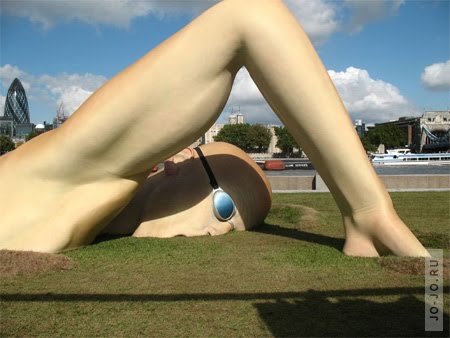 Странные гигантские скульптуры