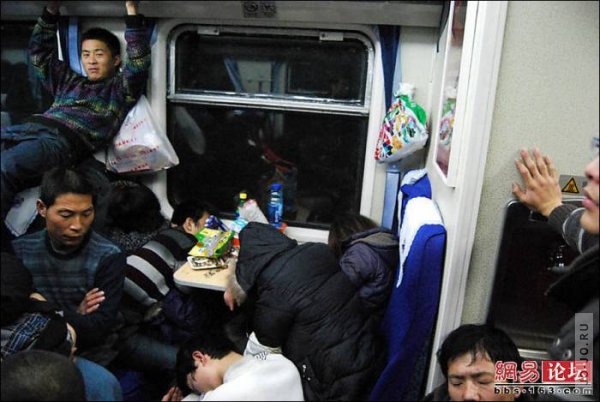Как китайцы ездят в поездах