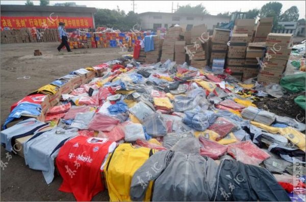Уничтожение поддельной продукции в Китае