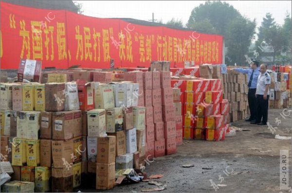 Уничтожение поддельной продукции в Китае
