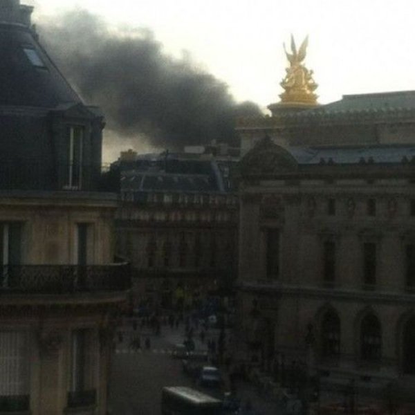 Пожар на стоянке в Париже