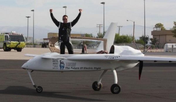 Чип Йейтс установил новый мировой рекорд скорости на электрическом самолете