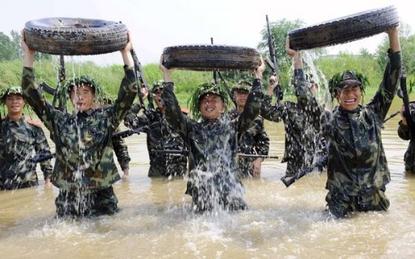 Тренировка китайских бойцов спецназа