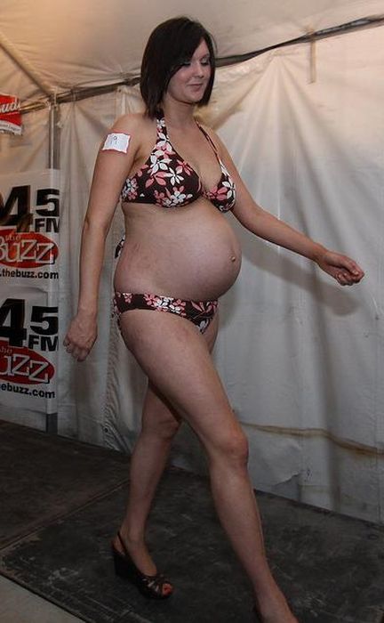  Конкурс "Беременные в бикини"
