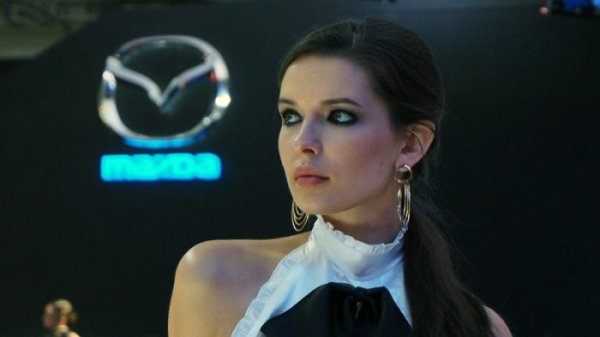 Девушки Московского Международного автомобильного салона