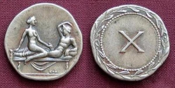 Необычные древние монеты
