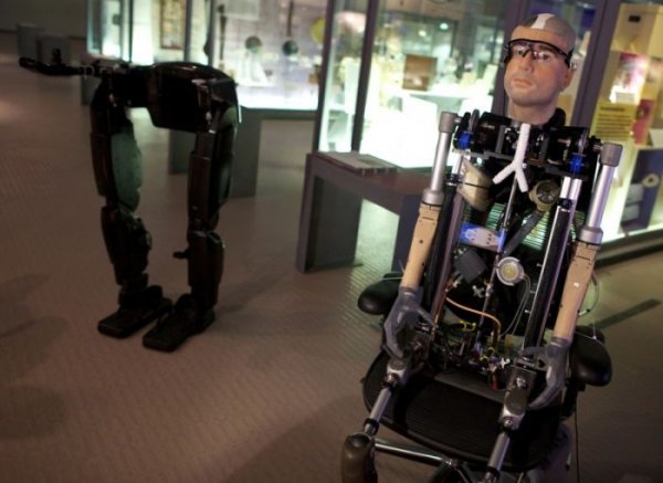 Первый в мире бионический человек-робот 