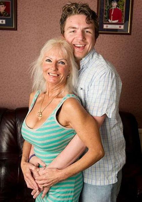 Муж завещал своей жене сделать силиконовую грудь и найти молодого любовника