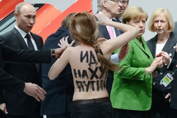 Акция протеста девушек из Femen в Ганновере