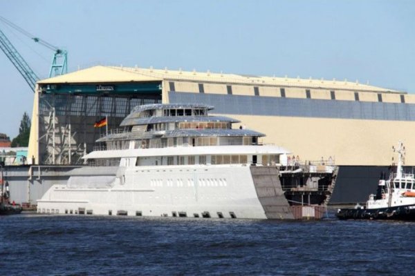 Новая яхта Azzam передвинула яхту Абрамовича на второе место