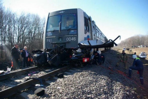 Поезд vs Lada Kalina - двое раненых и двое погибших