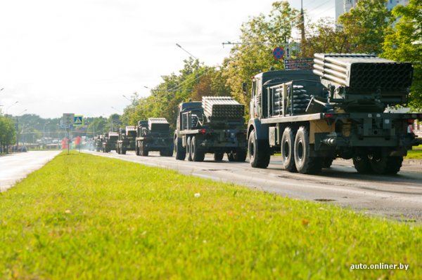 По центру Минска прошла военная техника — идет подготовка к параду