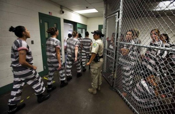 Как живут заключенные девушки в тюрьме США