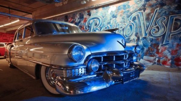 Выставка легендарных автомобилей в Санкт-Петербурге