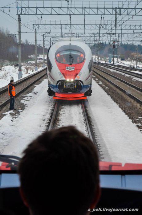Самый длинный поезд в мире запущен в эксплуатацию в России