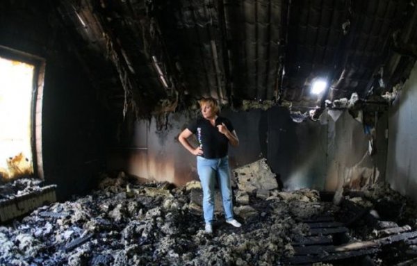 Последствия обстрела аэропорта в Донецке
