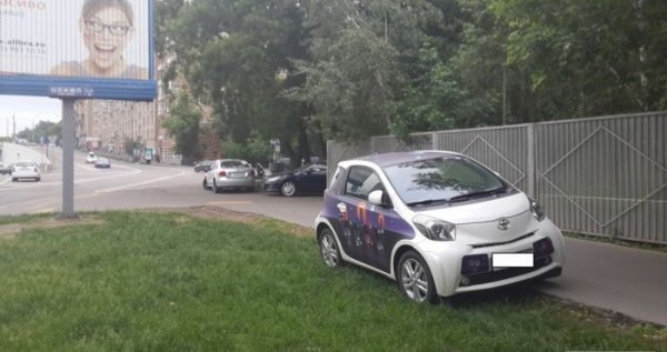 Месть за парковку на газоне по-московски
