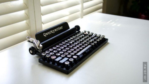 Клавиатура для планшета, напоминающая печатную машинку