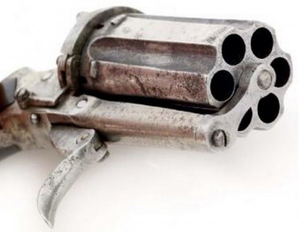 Шпилечный револьвер - средство самозащиты середины 19 века