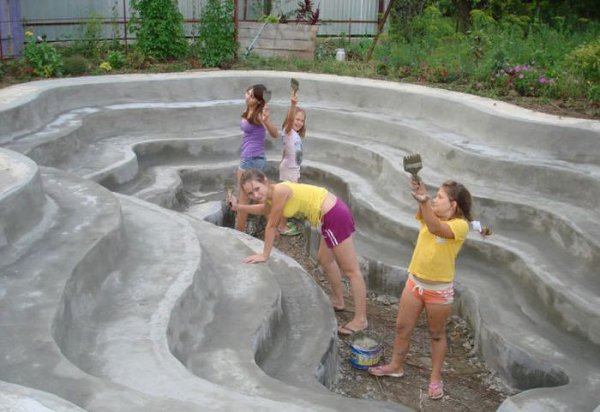Строим бассейн на дачном участке своими руками
