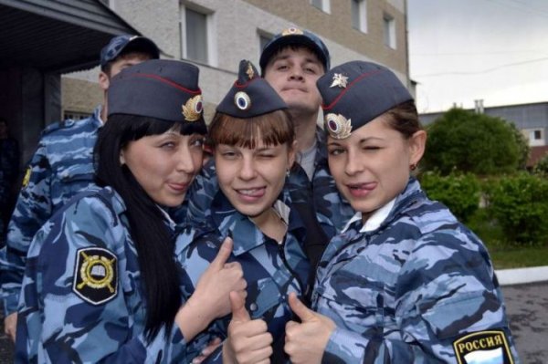 Красивые девушки из российской полиции
