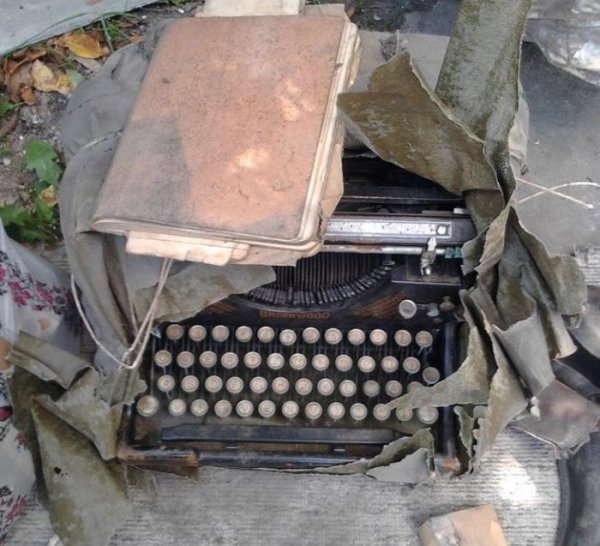 Житель Львова нашел на крыше своего дома скрытый арсенал оружия