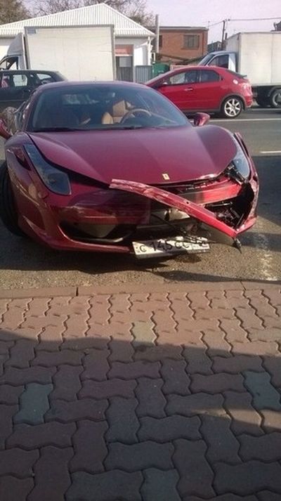 В Краснодаре «ВАЗ» столкнулся с Ferrari