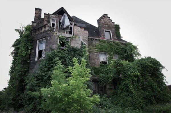 13 заброшенных домов с привидениями