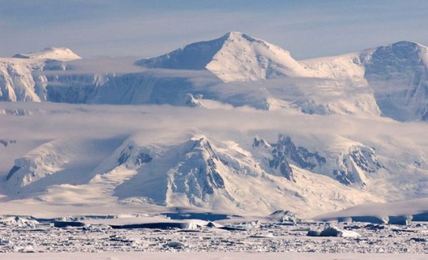Круиз по побережью Антарктиды за полмиллиона долларов