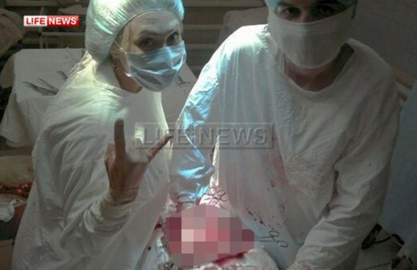 В Нижнем Тагиле медсестра, сделала селфи в операционной