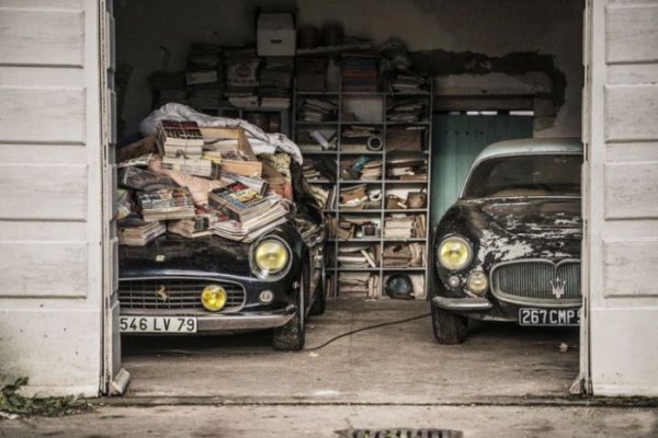 Многомиллионная коллекция авто в заброшенных ангарах