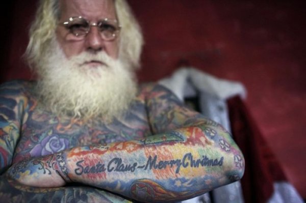 Самый татуированный Санта-Клаус в мире