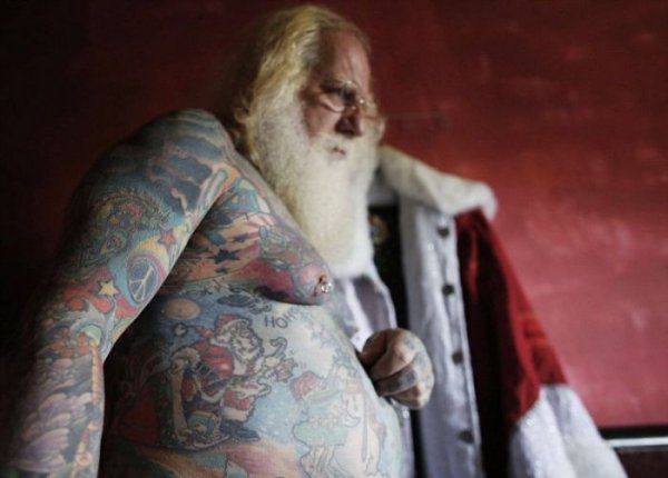 Самый татуированный Санта-Клаус в мире