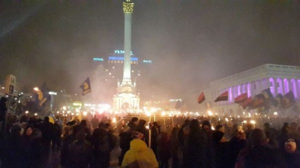 В Киеве отметили 106-летие Бандеры факельным шествием