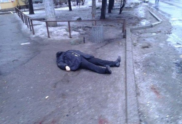 В Донецке под обстрелом оказалась троллейбусная остановка