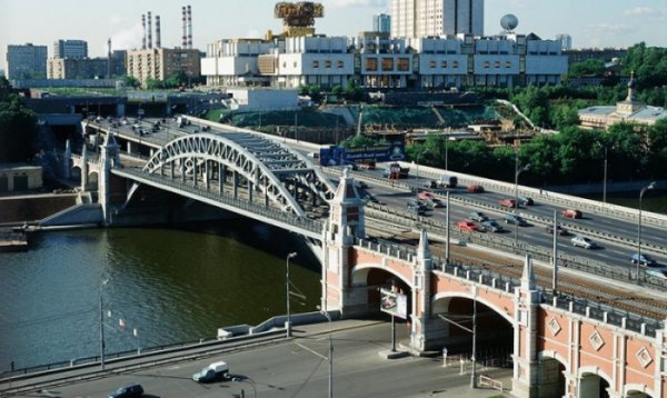 Как в Москве перемещали Андреевский мост