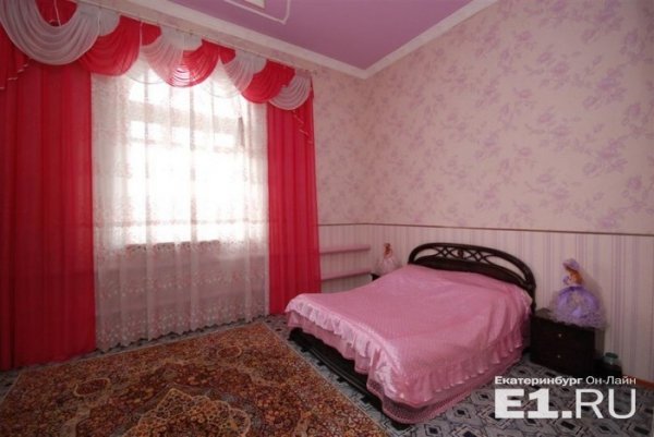 В Екатеринбурге продается роскошный цыганский особняк