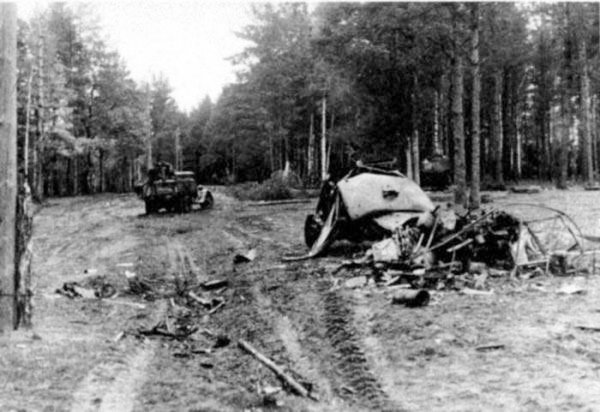 Таранная атака немецкой колонны советскими танкистами