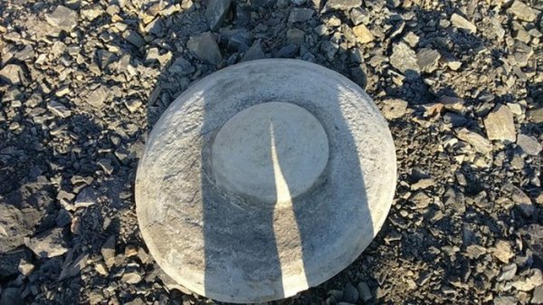 В Кемеровской области обнаружили древний каменный диск в форме летающей тарелки