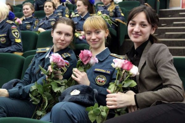 Девушки, состоящие на службе в МЧС России
