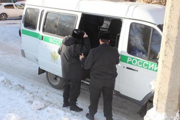 В Екатеринбурге подсудимый спрятался от судебных приставов в холодильнике