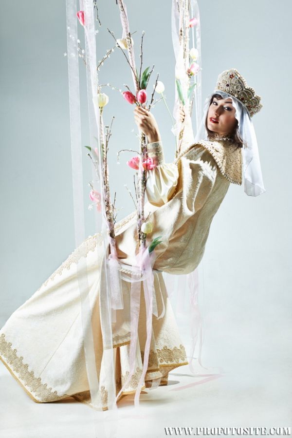 Фото Саши Грей в образе принцесс из русских сказок