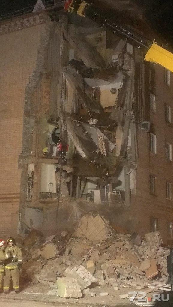 В Тюмени произошло обрушение подъезда 5-этажного дома