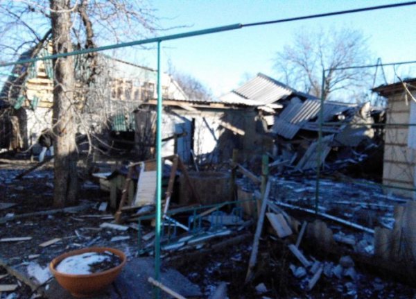 Житель Донбасса оценивает ущерб