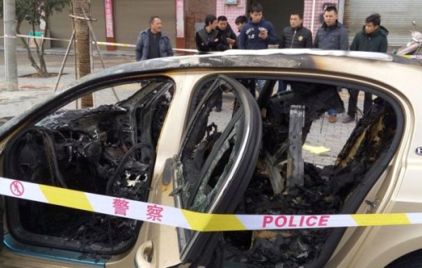 Китайские страховщики отказались платить за сгоревший Bentley
