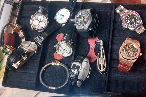 Губернатор Сахалина Александр Хорошавин собрал коллекцию часов на 2 миллиона долларов