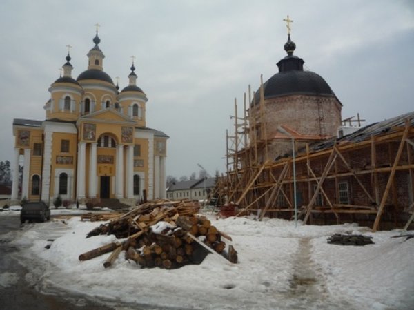 Из-за реставрации монастыря люди вынуждены бороться за собственные дома