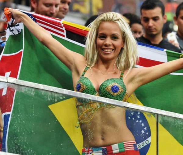 Футбольные болельщицы Бразилии