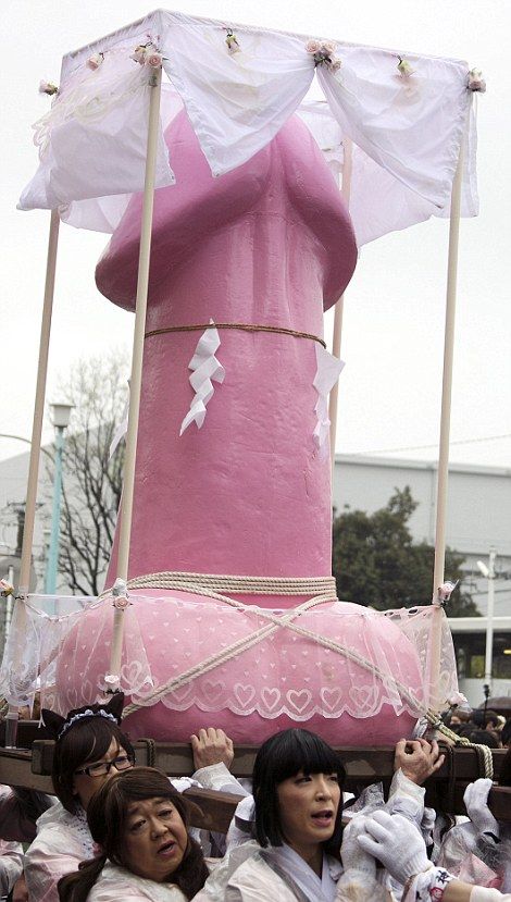 В Кавасаки прошел «Фестиваль железных пенисов»