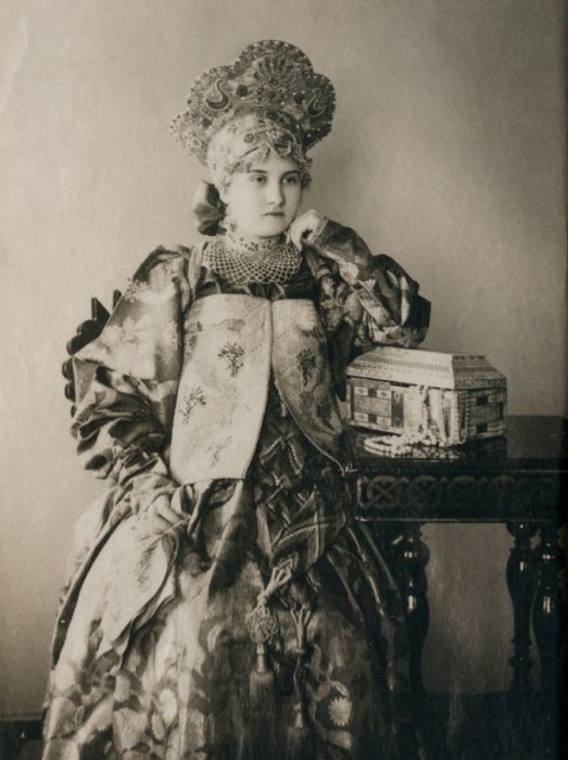 Старые фото женщин в традиционных русских нарядах